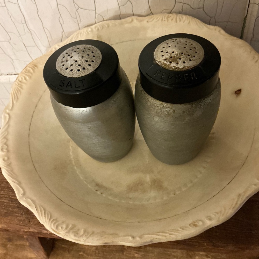 Stained Bowl & Kromex Salt/Pepper Shakers - Picture 5 of 11